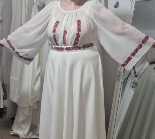 Rochie mireasa brodata
