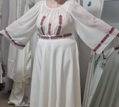 Rochie mireasa brodata