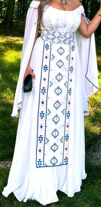 Rochie mireasa brodata